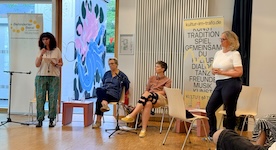Links nach rechts: Stehend Nadja Rackwitz, sitzend Sofie Langmeier und Barbara Likus, stehend Cornelia von Pappenheim